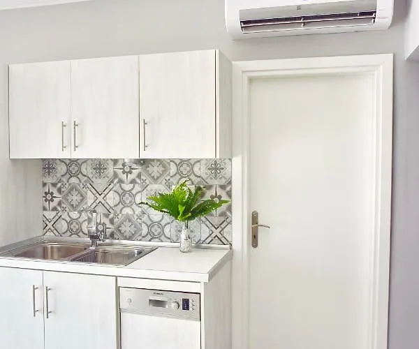Alkyoni Apartament *